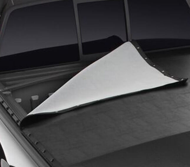 Modell Blackmax: Laderaumabdeckung mit glasfaserverstärkten Druckknöpfen